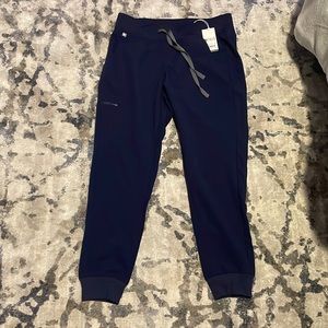 FIGS NWT “Zamora Jogger Scrub Pants” in Navy - Women’s size Medium